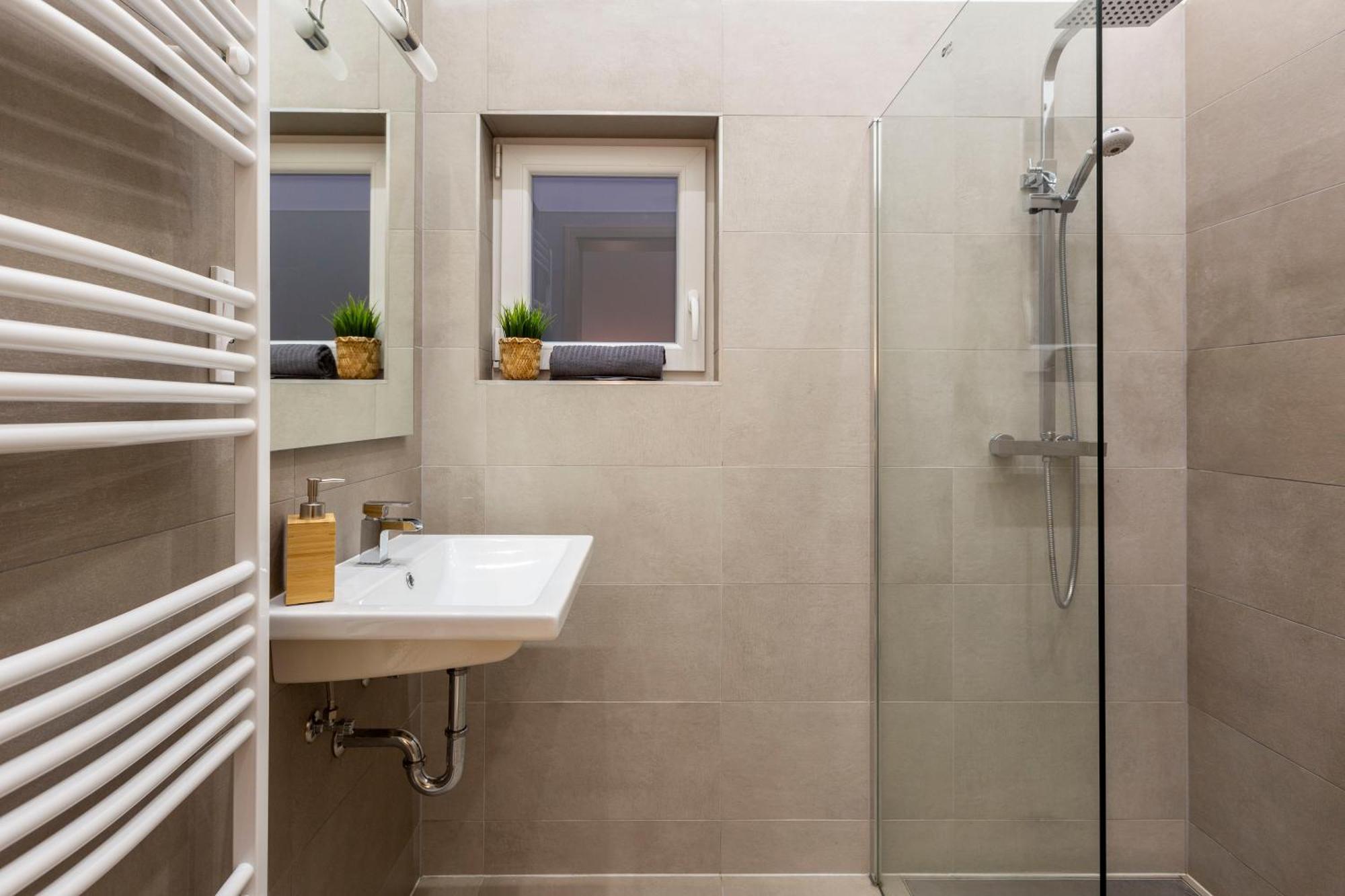 Spacious Bajcsy Residence In The Heart Of Budapest Bagian luar foto