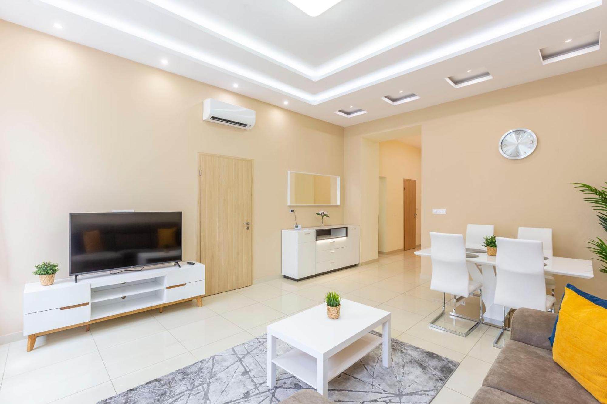 Spacious Bajcsy Residence In The Heart Of Budapest Bagian luar foto