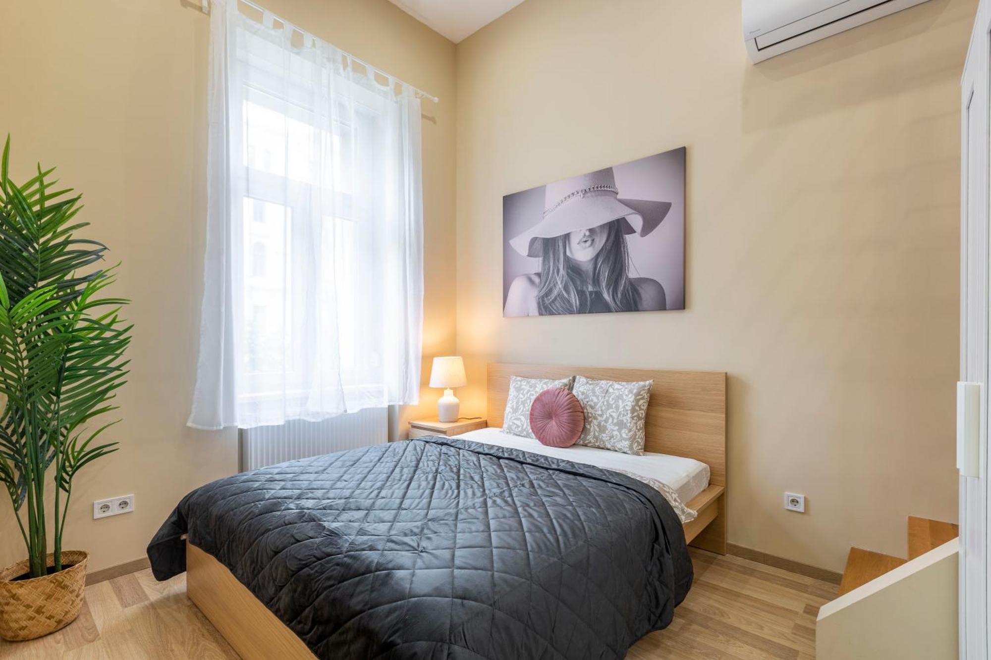 Spacious Bajcsy Residence In The Heart Of Budapest Bagian luar foto